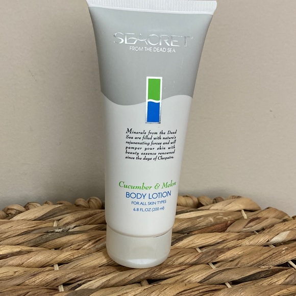 🆕 Seacret Cucumber & Melon Body Lotion - White and Green! - Picture 2 of 3